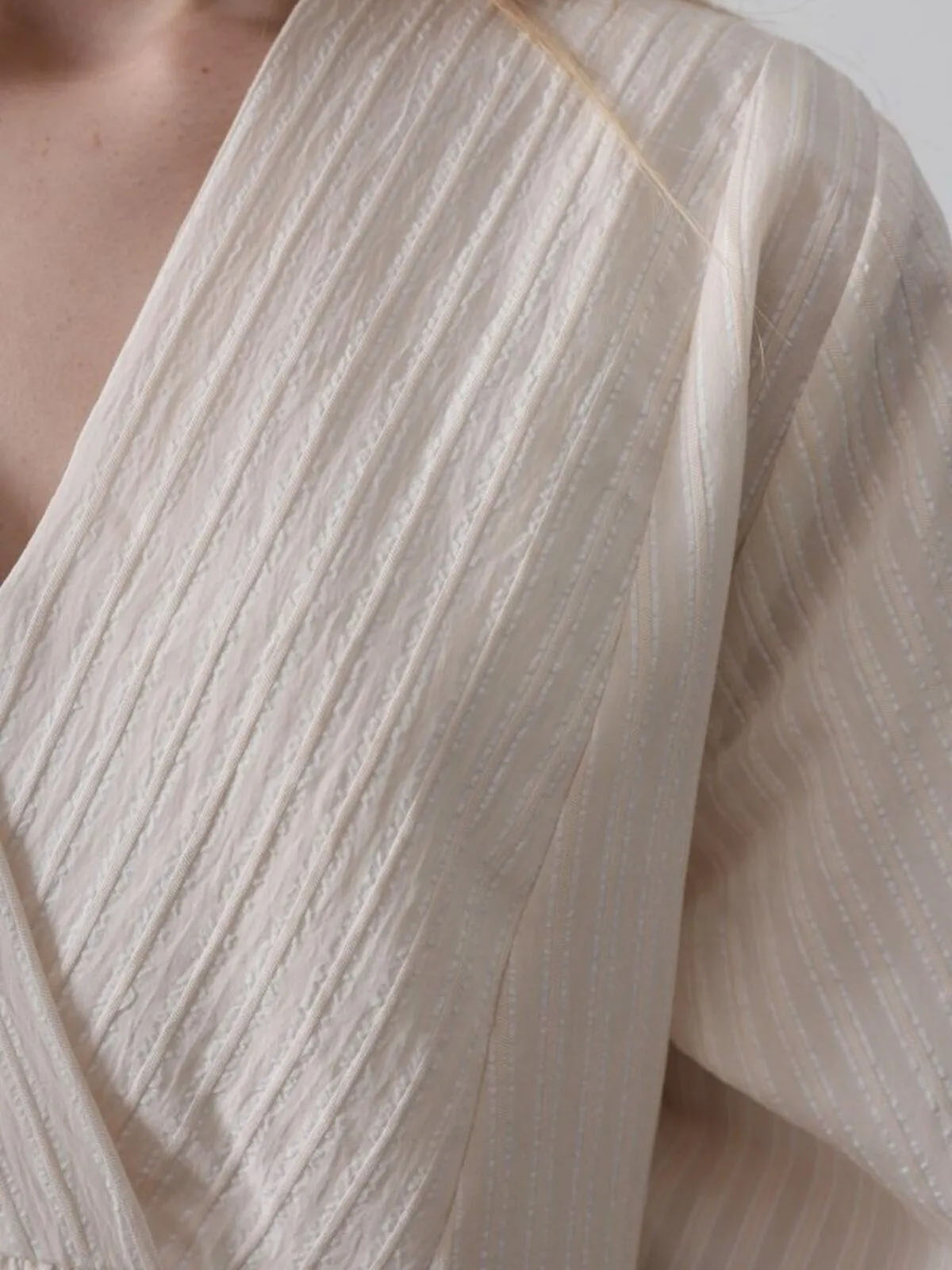 Çizgili Oversize V Yaka Elbise - Bej