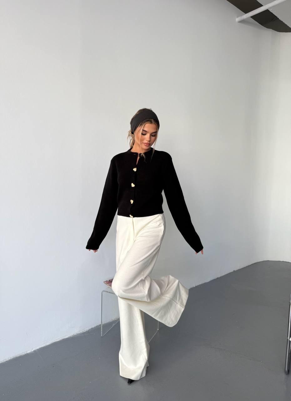 Siyah Kalp Düğmeli Uzun Kol Triko Hırka